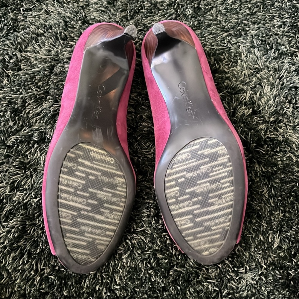Calvin Klein Raspberry Suede Peep Toe Heels - Picture 6 of 10